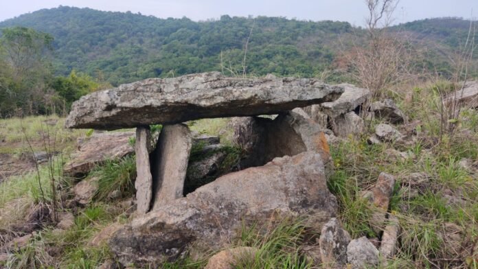 பெருங்கற்காலப் பேரதிசயம் பெருங்கற்காலப் பேரதிசயம்